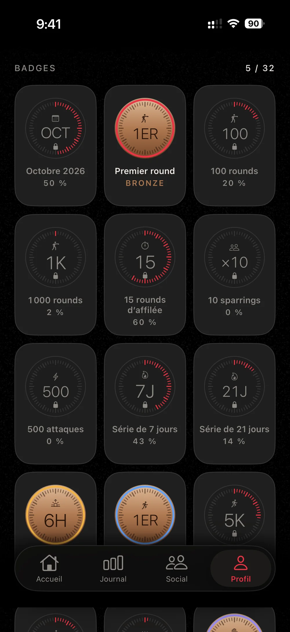 Écran Badges : 5 badges sur 32, premier round en bronze, paliers de rounds et de séries.