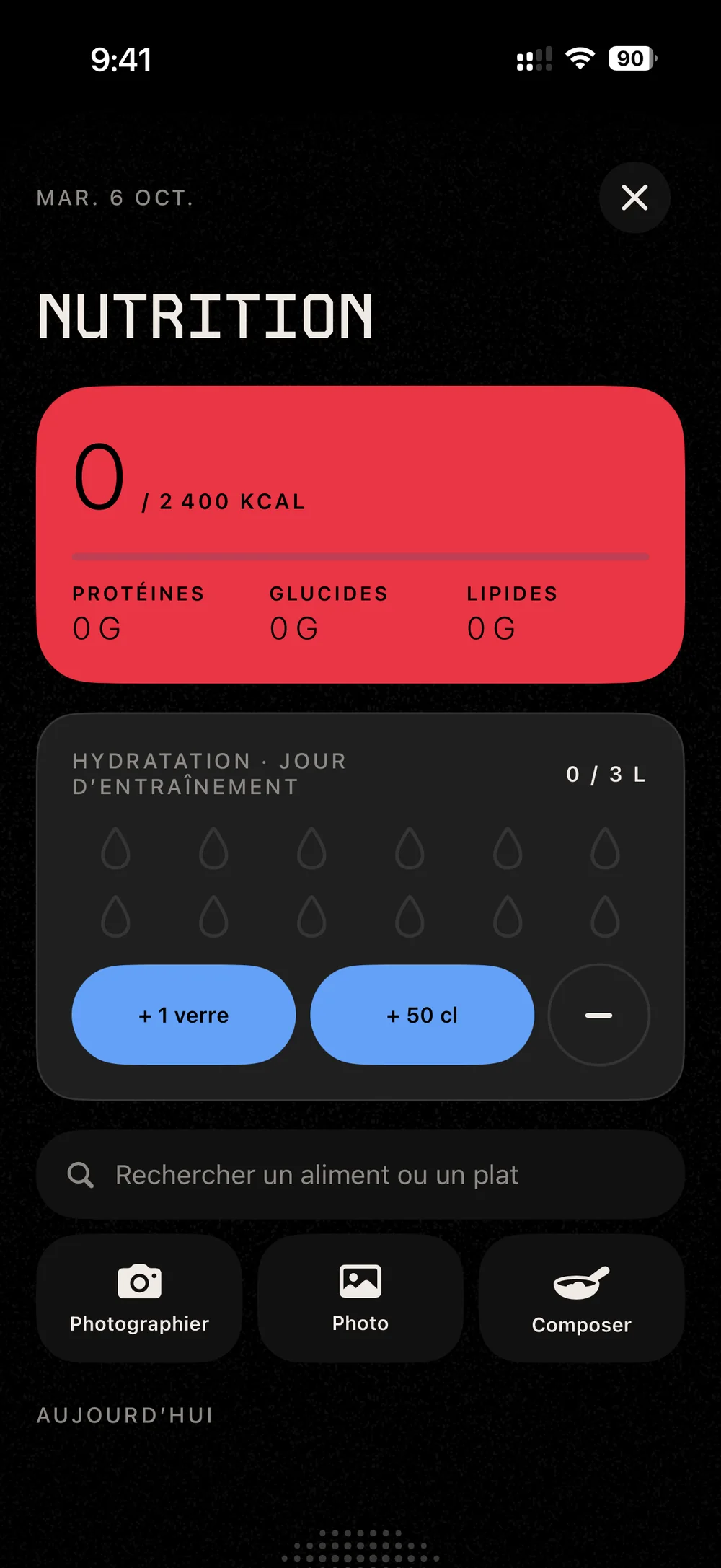Écran Nutrition : calories et macros du jour, hydratation, photo du plat.